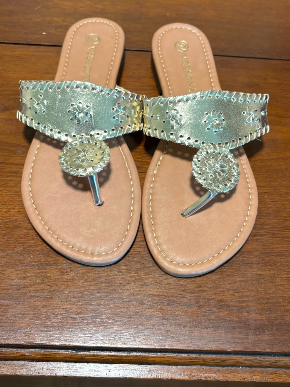 Versona Women’s Rondelle Whipstitched Thong Sandals Faux Leather Gold Size 9